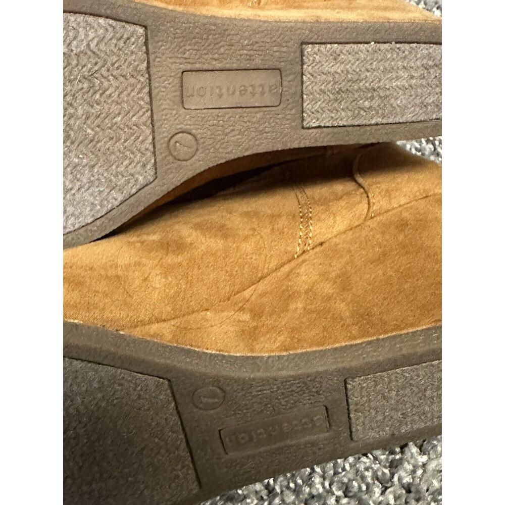 Attention Women's - Suede Bootie heels- Size 7m - Picture 9 of 9